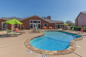 1610 E McKinney Street 1-2 Beds Apartment for Rent - Photo Gallery 2