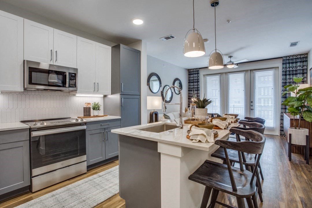 OLIVIAN At The Realm