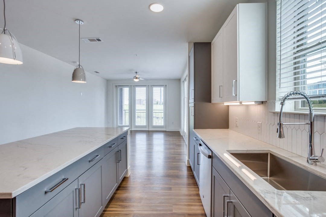 OLIVIAN At The Realm