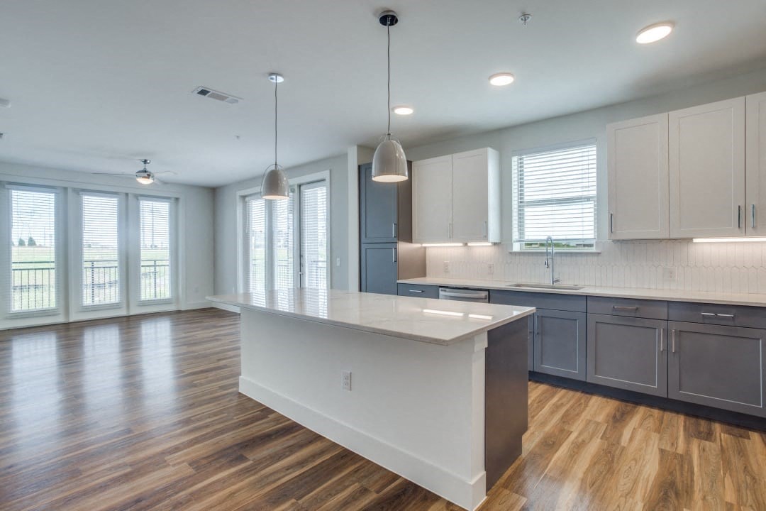 OLIVIAN At The Realm