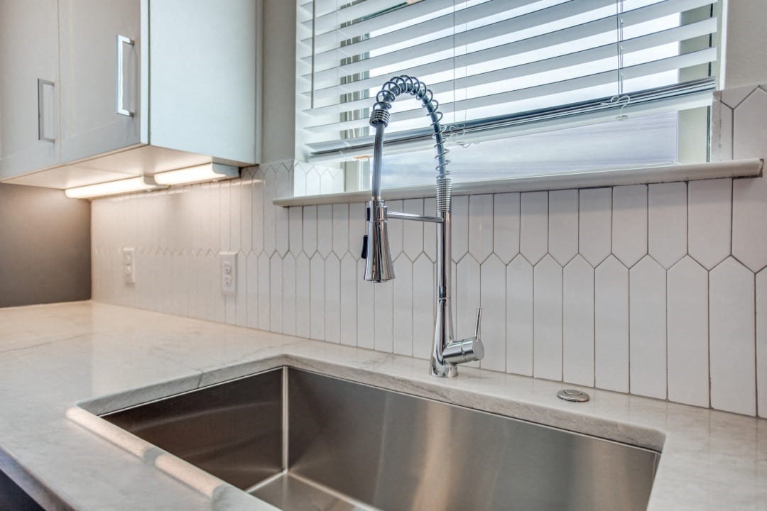 OLIVIAN At The Realm