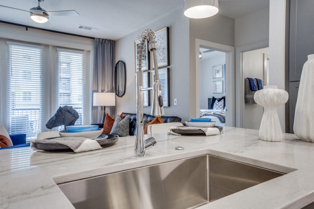 OLIVIAN At The Realm