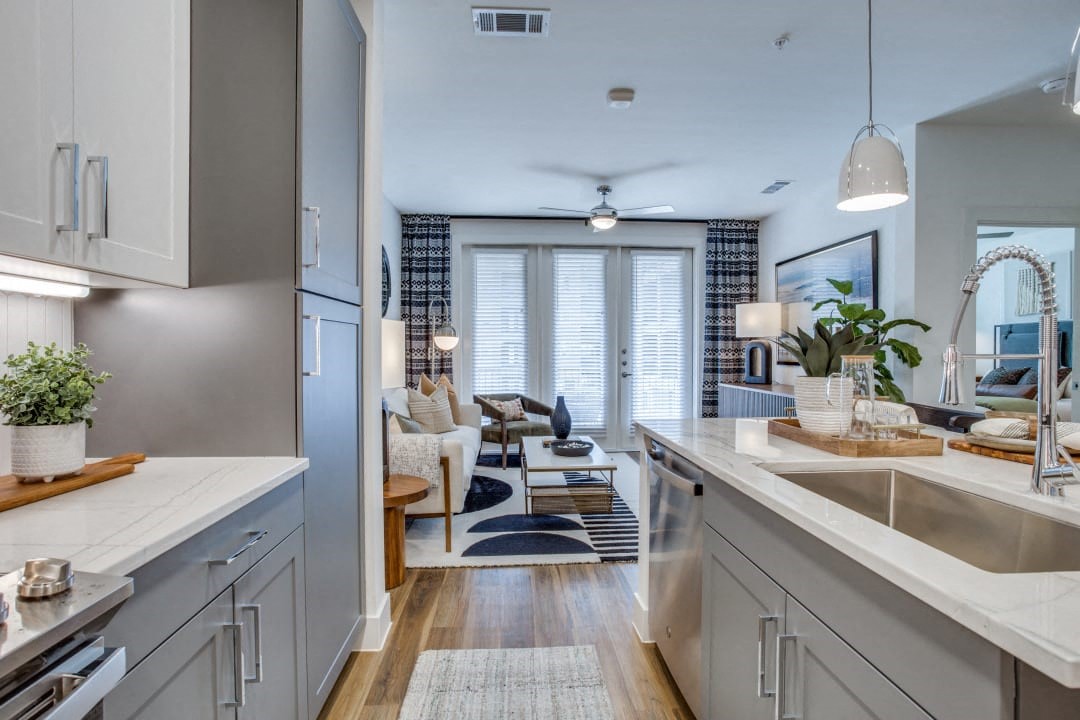 OLIVIAN At The Realm