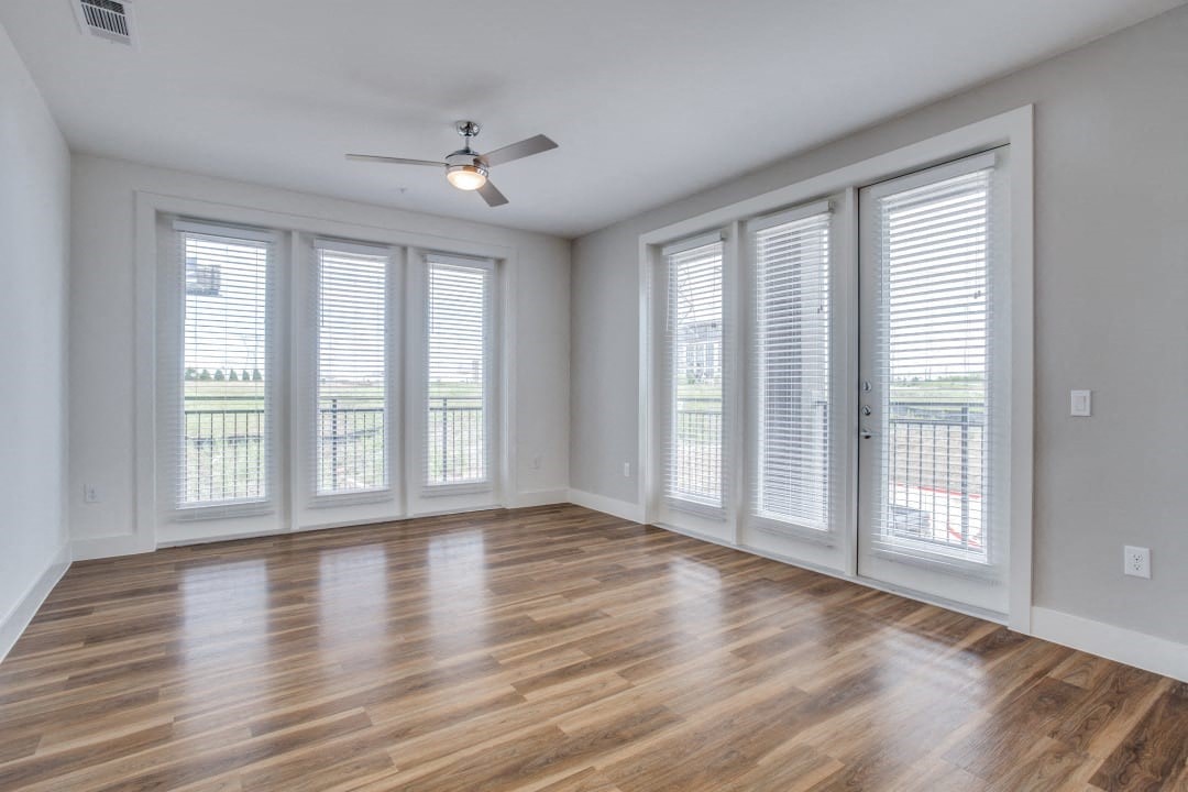 OLIVIAN At The Realm