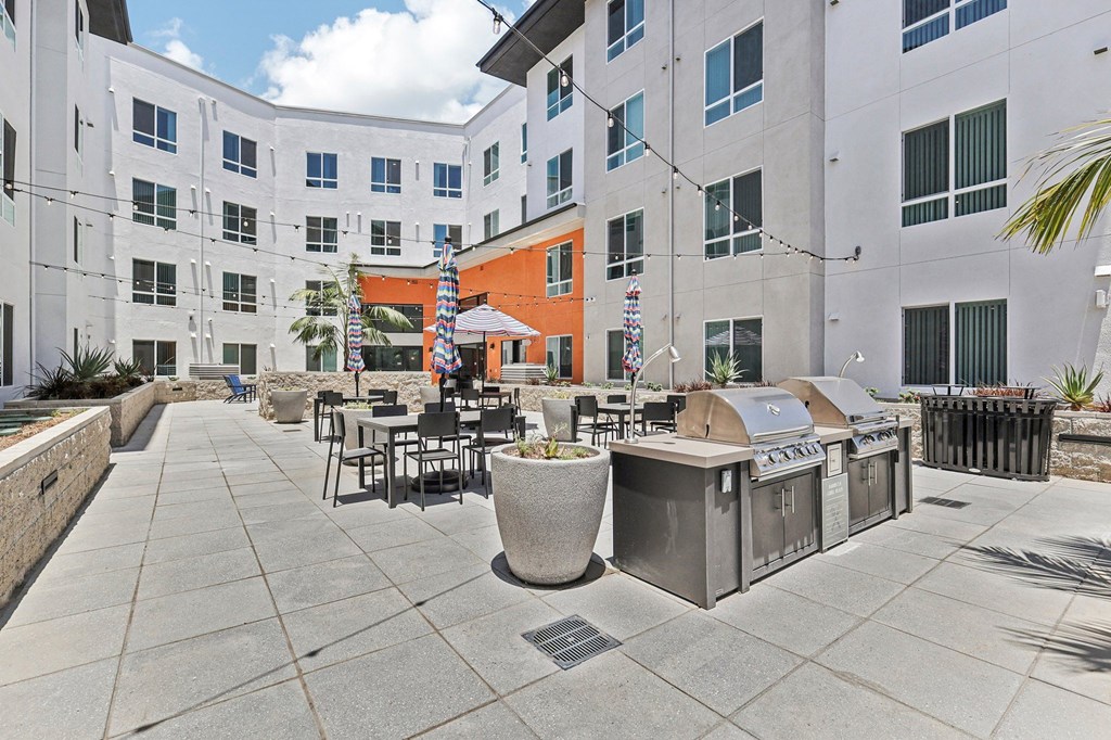 A courtyard with a table and chairs surrounded by buildings.