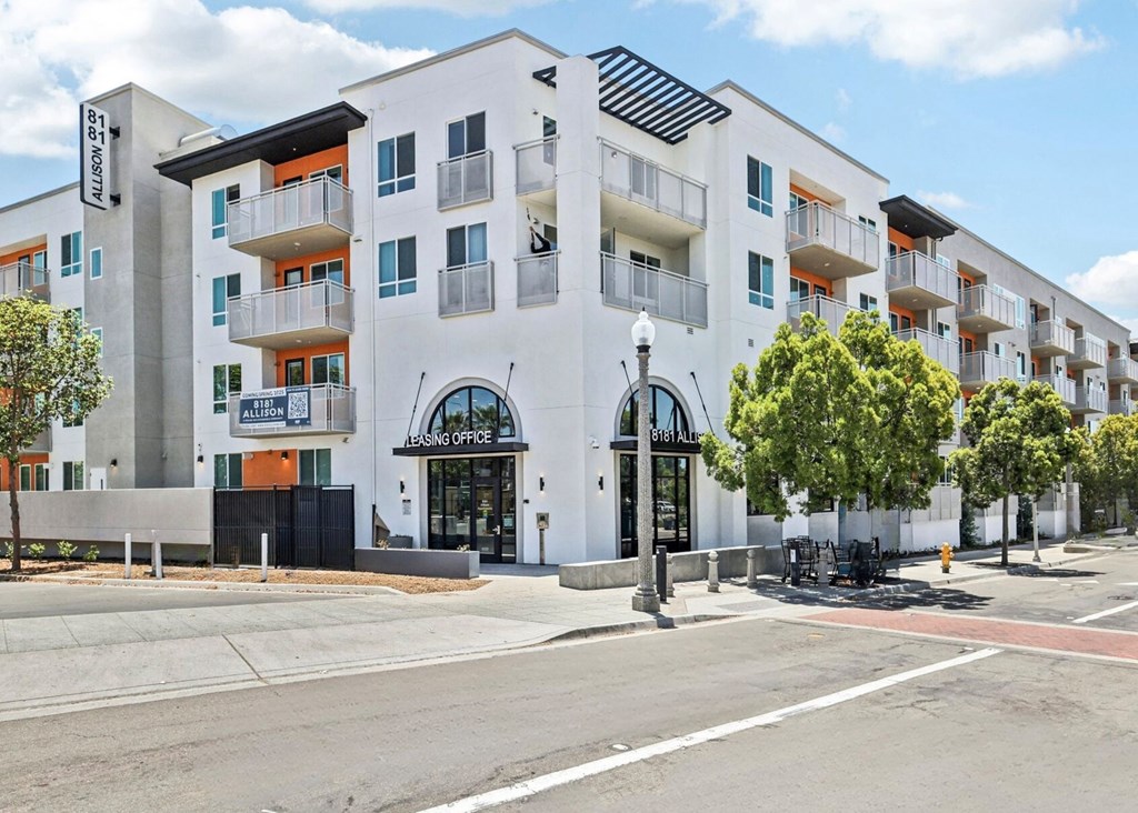 8181 Allison Ave, La Mesa CA