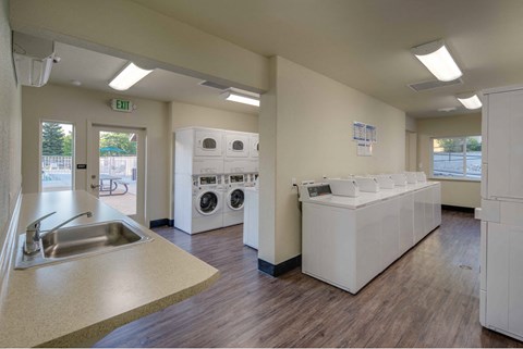 Terracina Reno laundry room