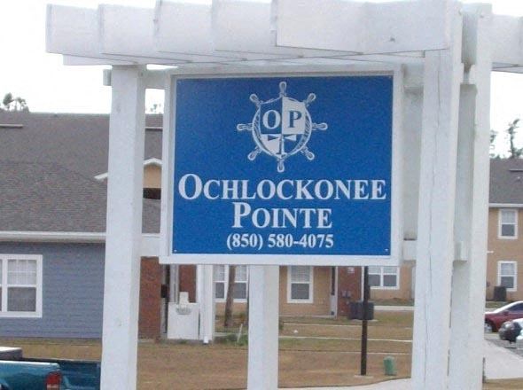 a sign for the ohchokomo pointe in front of a house
