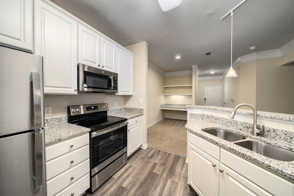 Remodeled Kitchen at Abberly Green Apartment Homes, Mooresville
