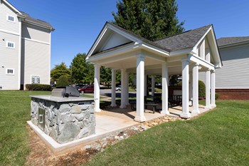 Picnic Area With Grilling Facility at Abberly Green Apartment Homes, Mooresville, North Carolina - Photo Gallery 44