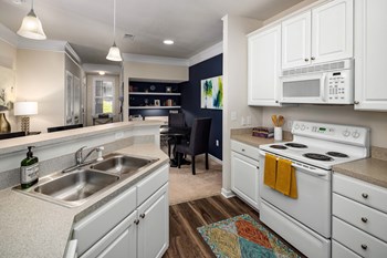Fully Equipped Kitchen at Abberly Green Apartment Homes, North Carolina, 28117 - Photo Gallery 5