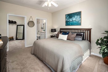 Bedroom With Closet at Abberly Green Apartment Homes, Mooresville - Photo Gallery 7