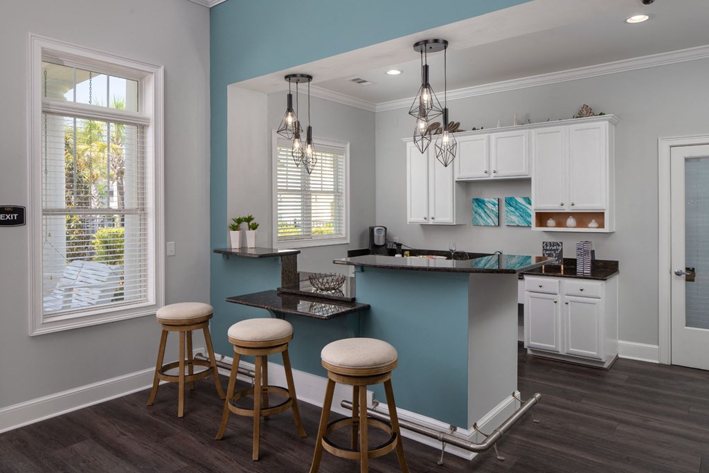 Fitted Kitchen With Island Dining at Abberly Chase Apartment Homes by HHHunt, Ridgeland, 29936