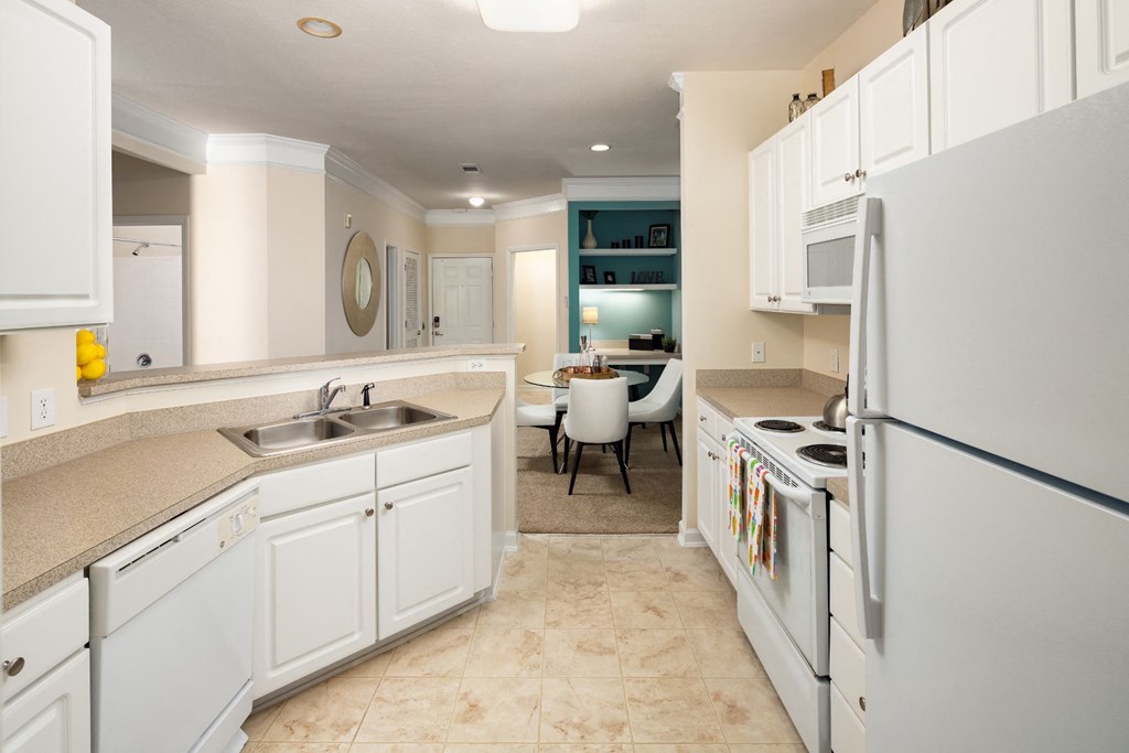 Fully Furnished Kitchen With Stainless Steel Appliances at Abberly Place at White Oak Crossing Apartments, HHHunt Corporation, North Carolina, 27529