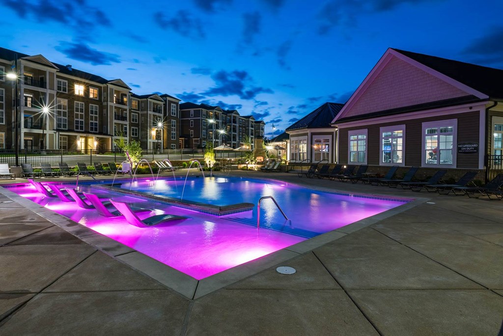 Outdoor Swimming Pool at Abberly at Southpoint Apartment Homes, Fredericksburg