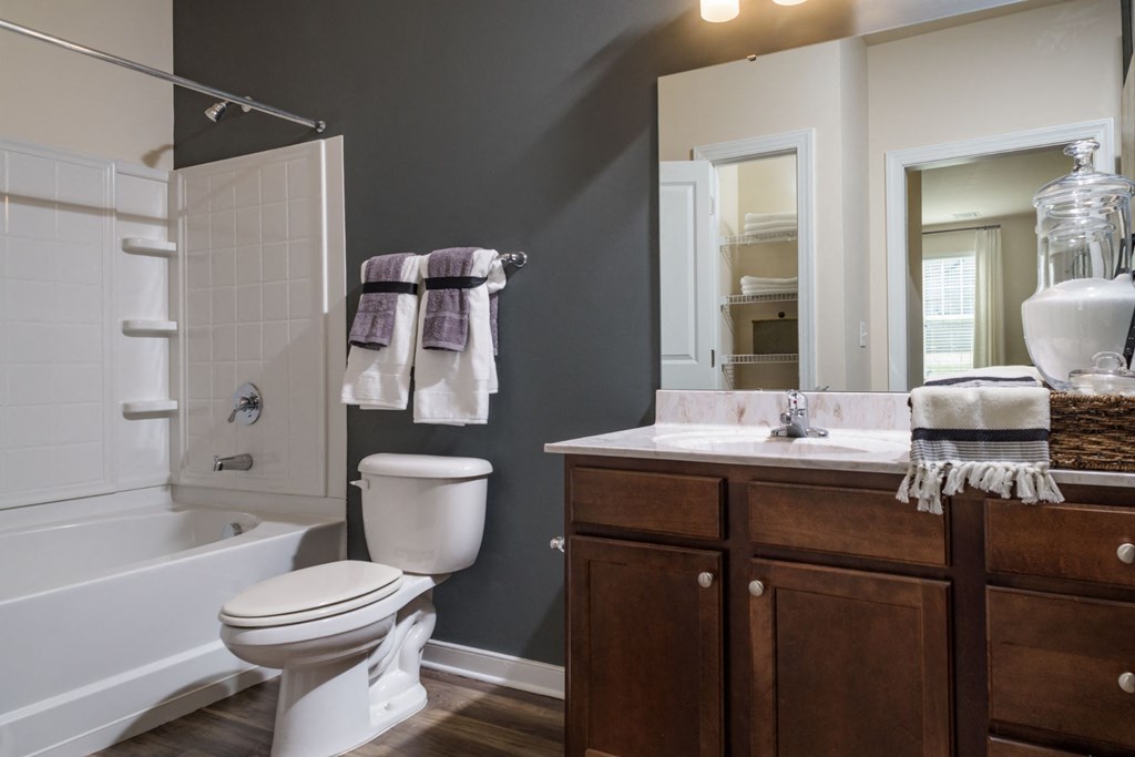 Bathroom With Bathtub at Abberly Square Apartment Homes, Maryland, 20601