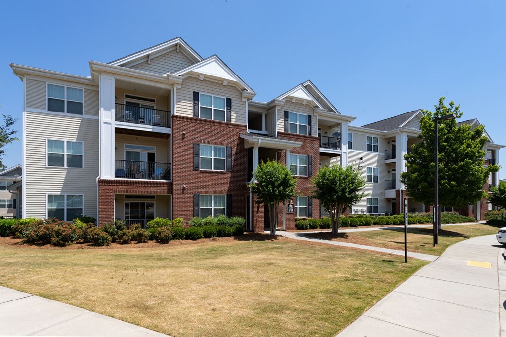 Lush Exterior View Of The Property at Abberly Village Apartment Homes, West Columbia