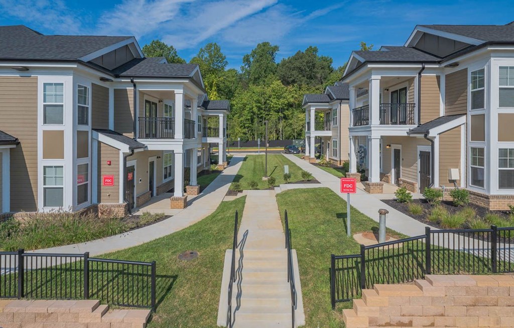 Attractive Apartments Available at Abberly Waterstone Apartment Homes by HHHunt, Stafford, VA
