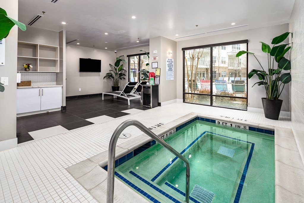 Hot Tub at Abberly Onyx Apartment Homes, Georgia
