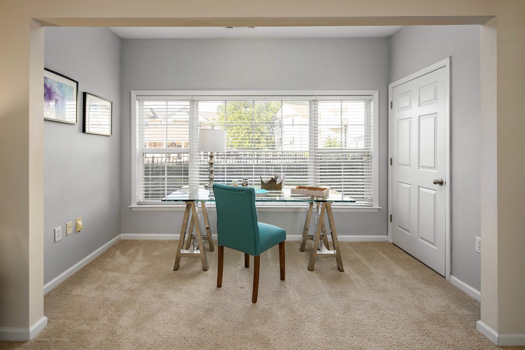 Sun Room at Abberly Woods Apartment Homes, North Carolina 28216