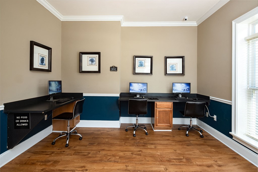 Business Center with Computers at Abberly Woods Apartment Homes, Charlotte, 28216