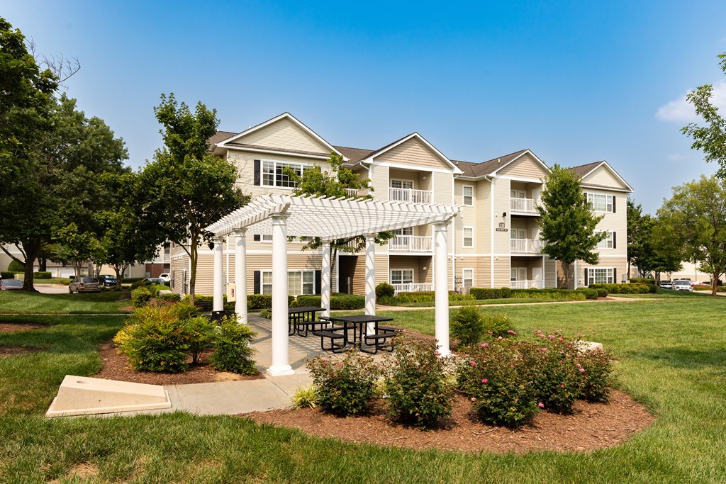 commons community patio with pergola at Abberly Grove Apartment Homes, Raleigh, NC, 27610