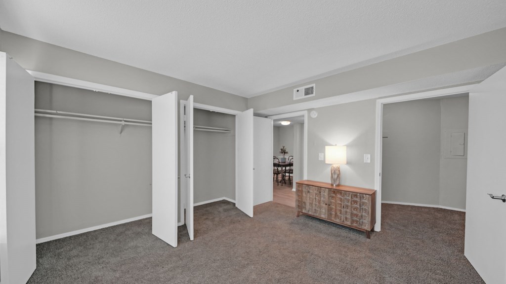 Plush Carpeting at The District Apartments, Memphis, TN