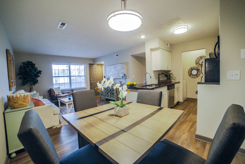 Fully Equipped Eat-In Kitchen at Island Club, Columbus, OH