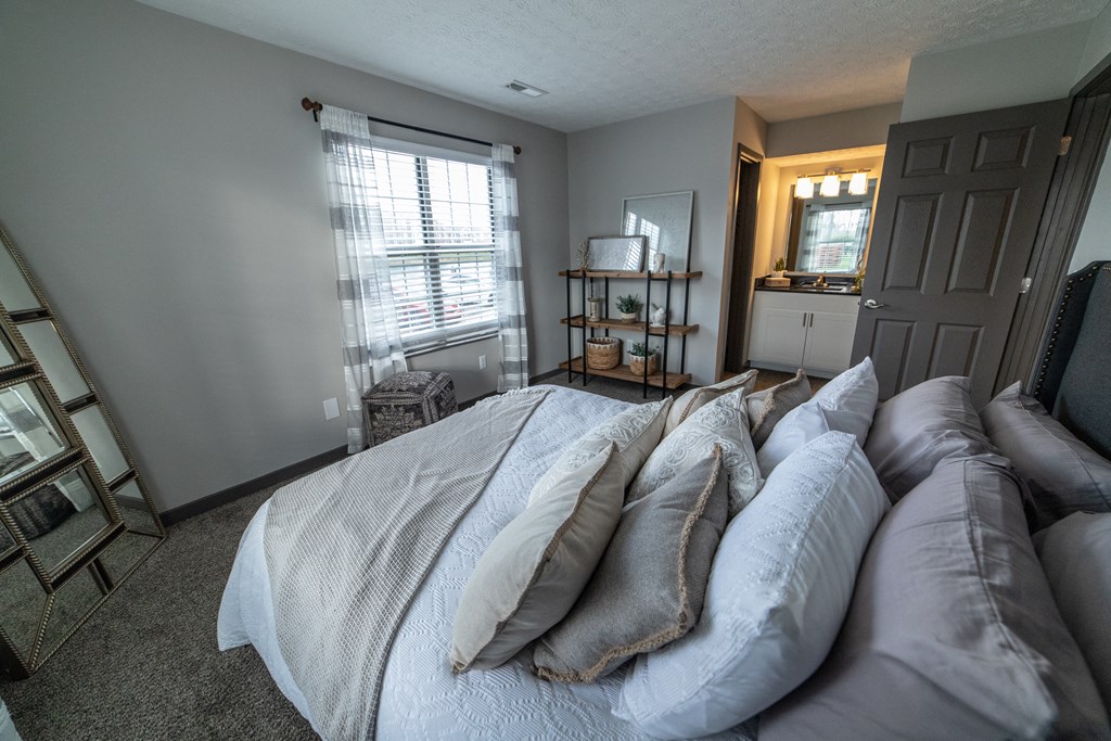 Gorgeous Bedroom at Island Club, Columbus, Ohio