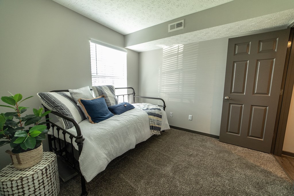 Small Bedroom at Island Club, Columbus, OH