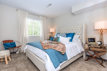 Large Comfortable Bedrooms at Runaway Bay, Columbus, OH - Photo Gallery 29