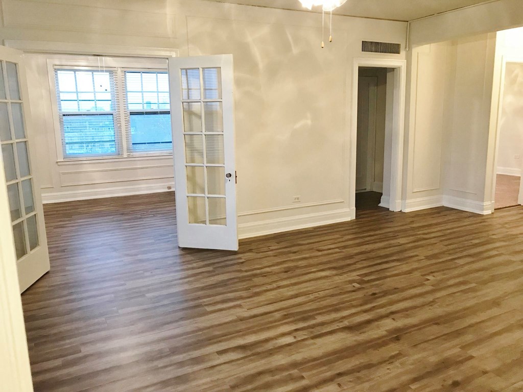 wide view living at The Embassy, St. Louis, 63108