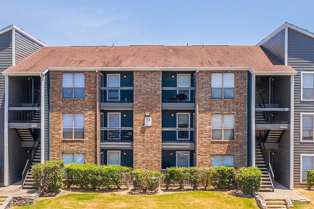 our apartments showcase a beautiful lobby  at Sunset Canyon, San Antonio, 78232