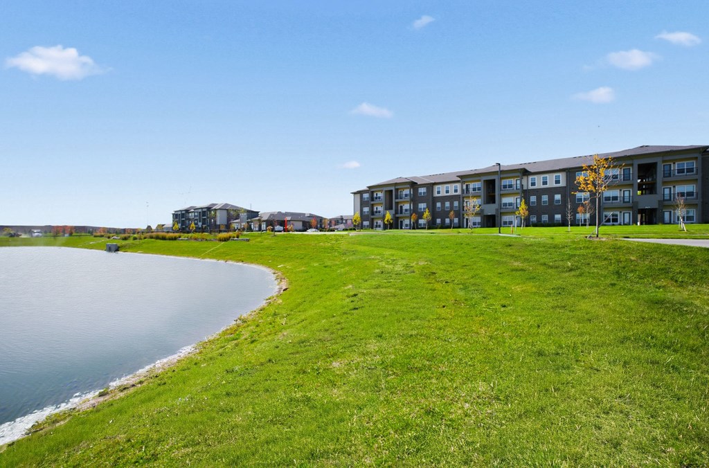 A row of houses are next to a body of water.