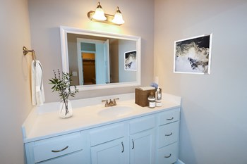 The Strand Bathroom - Photo Gallery 6