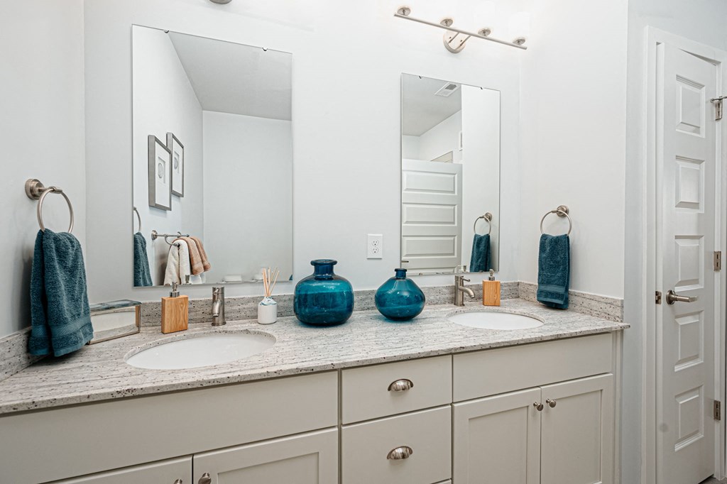 Bathroom at The Pointe at Polaris Apartments