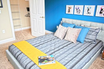 In Unit Bedroom - Photo Gallery 16
