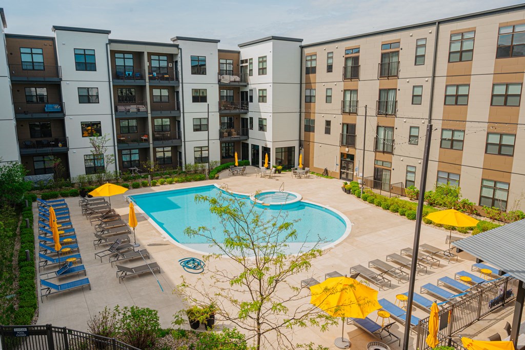 Courtyard at The Pointe at Polaris Apartments