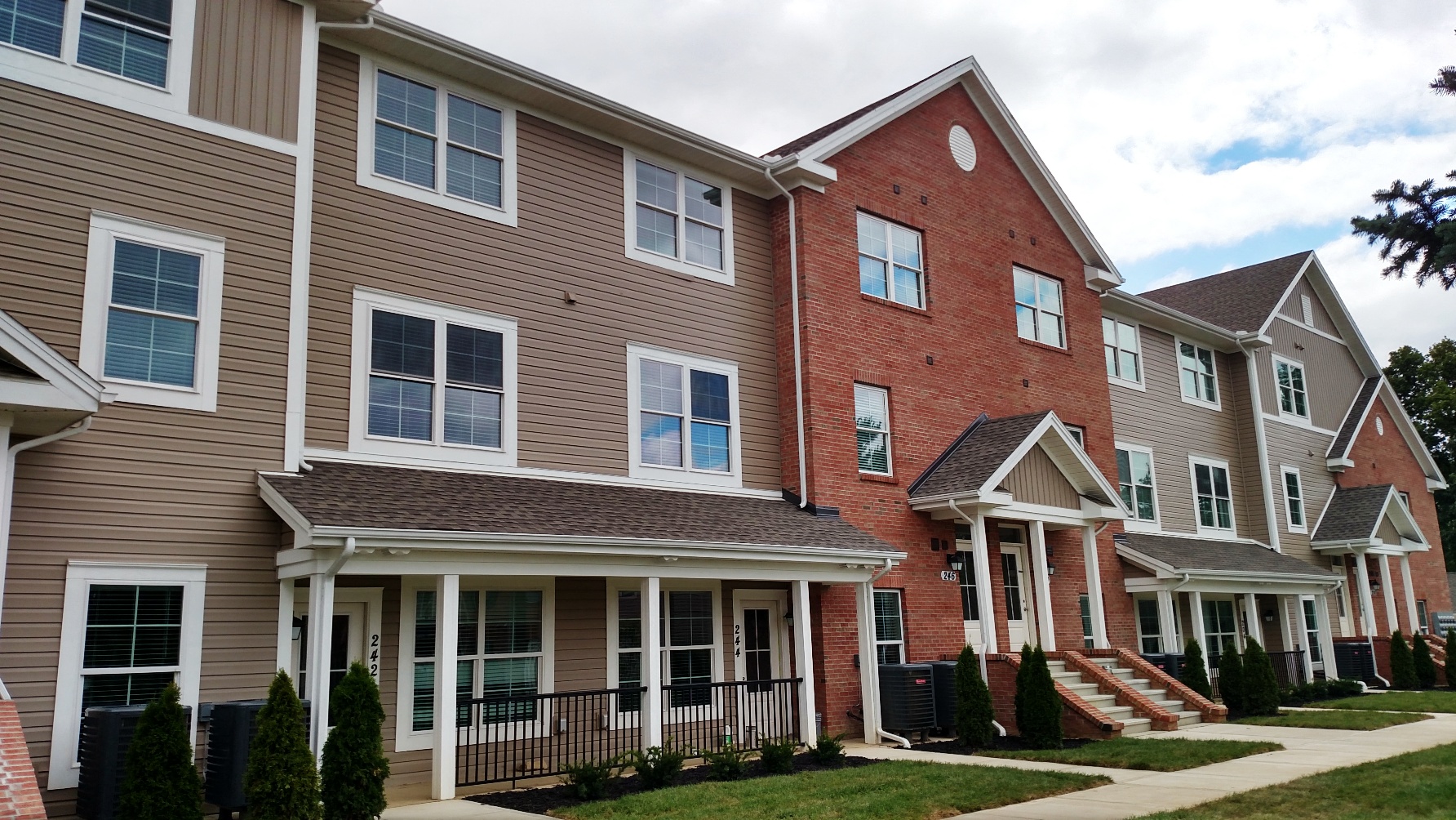 a row of town homes with brick and siding