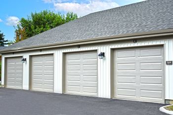 detached garages at the ravines apartments