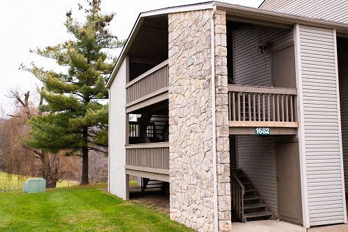 Crystal Lake Apartments in Newark, OH