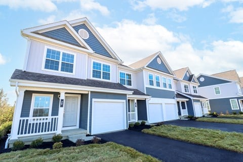3 Bedroom Townhomes at Cheswick Village Apartments in Powell OH