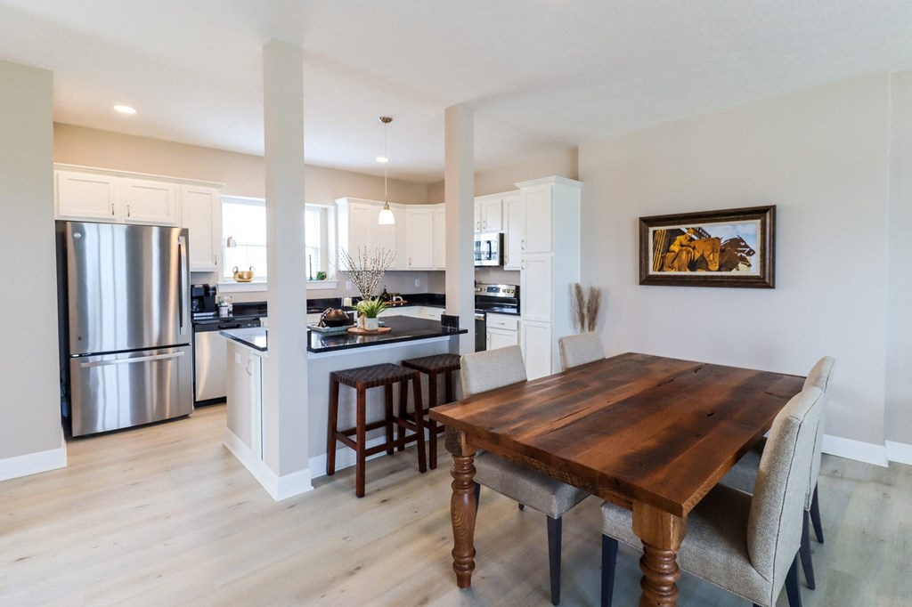 Dining room at The Strand at Beulah Luxury 2 bedroom Apartments for rent in Grove City Ohio
