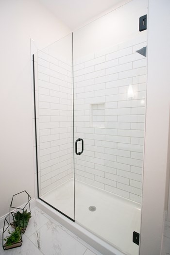 Luxe 23 Bathroom - Photo Gallery 17