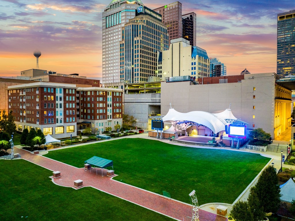 Highpoint on Columbus Commons Luxury Apartments in Downtown Columbus