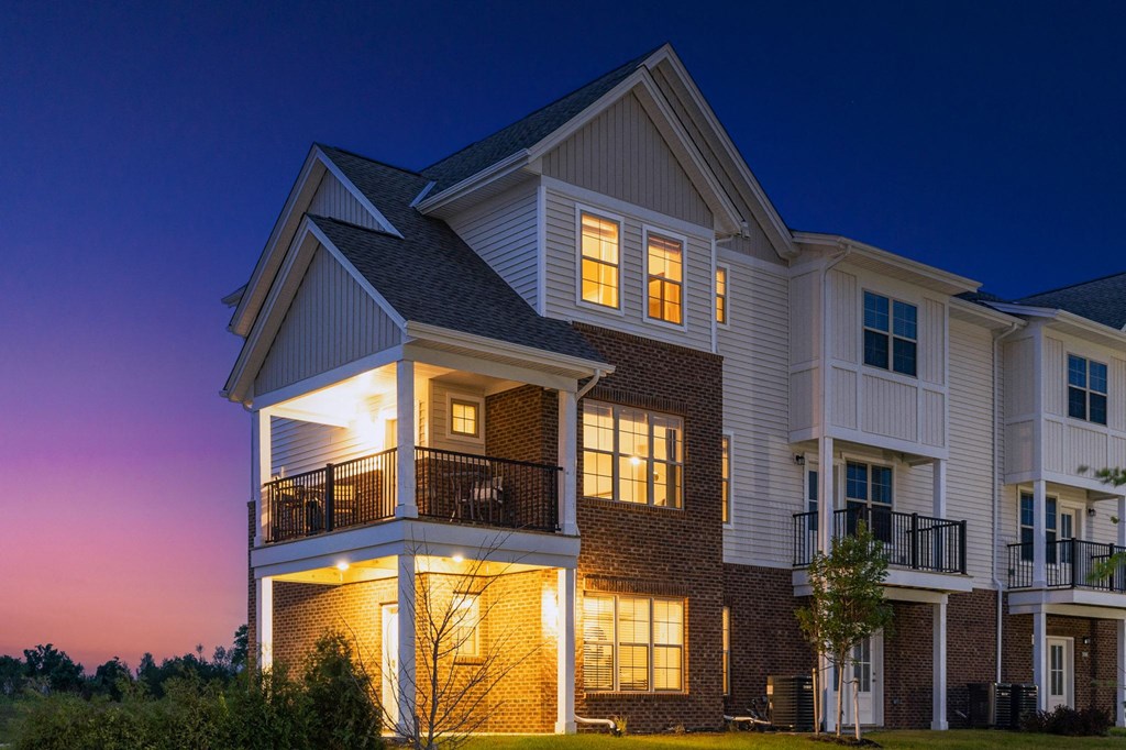The Strand at Beulah Luxury 2 bedroom Townhomes for rent in Grove City Ohio