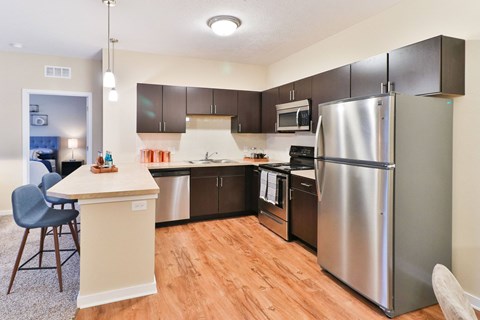 the preserve at ballantyne commons apartment kitchen and dining area