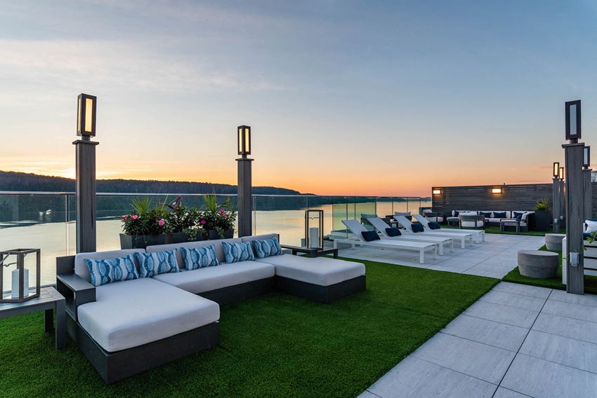 Stratus on Hudson Roof Deck at sunset Stratus Roof Deck in Yonkers at sunset - Photo Gallery