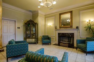717 Lee Street 1-2 Beds Apartment for Rent - Photo Gallery 3