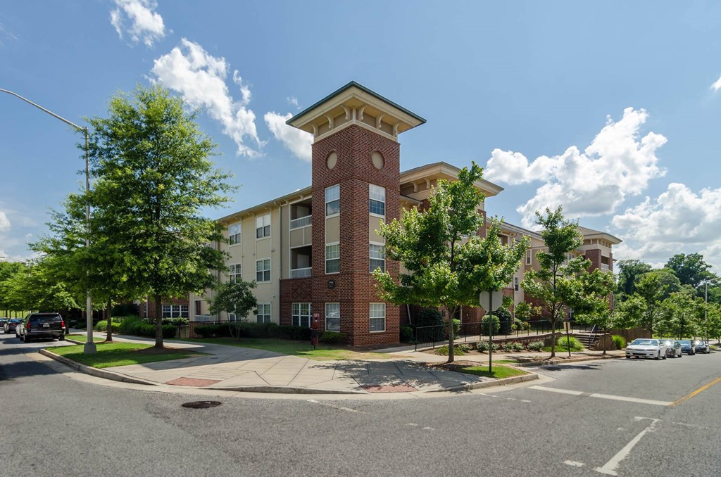 Beautiful paved sidewalks and landscaping at Ashley Collegetown in Atlanta, Georgia